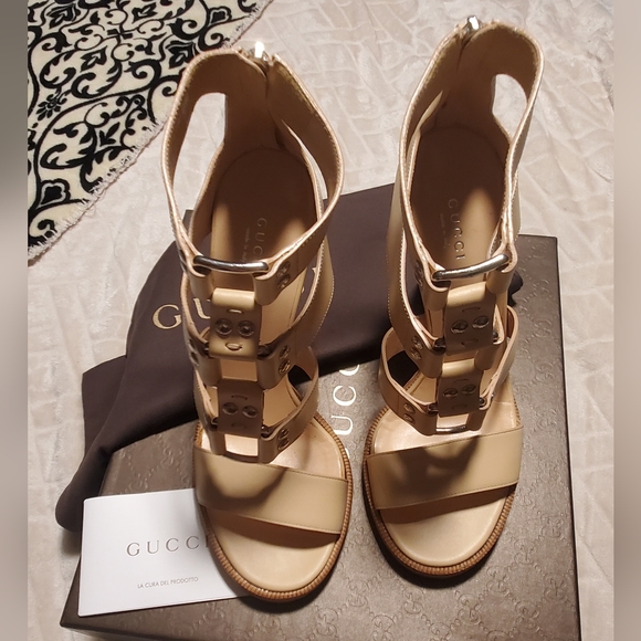 GUCCI Leather Sandals with Silver Hardware - Picture 5 of 12